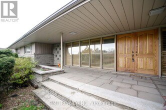 16 Carousel Ct in Toronto, ON - Building Photo - Building Photo