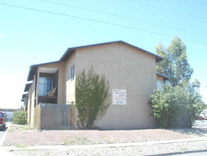 Arizona Manor in Tucson, AZ - Foto de edificio - Building Photo