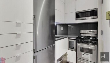 BEAUTIFUL 1 BED WITH WASHER/DRYER IN PRIME in New York, NY - Building Photo - Building Photo
