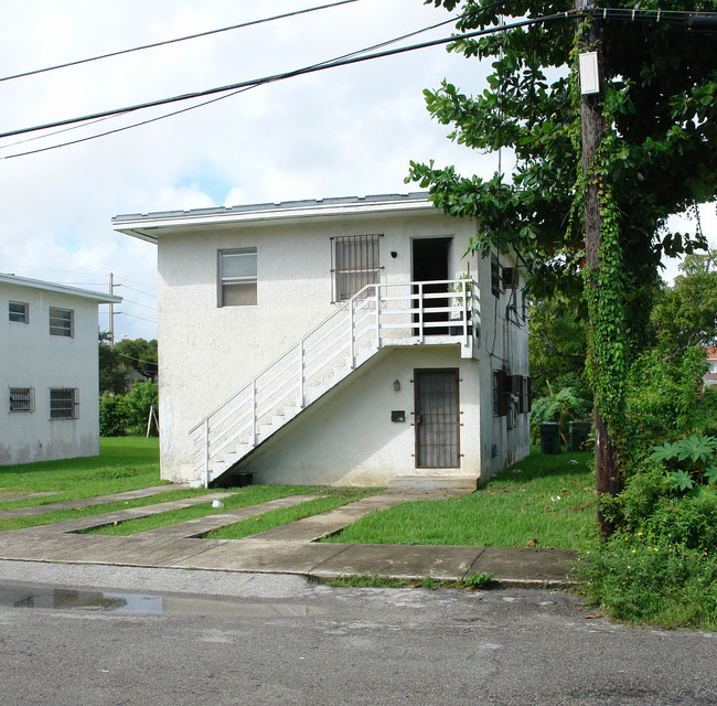 7522-7524 NW 1st Ave in Miami, FL - Foto de edificio - Building Photo