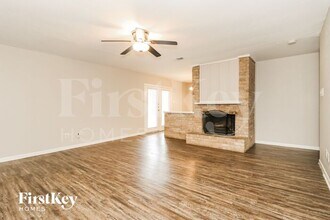 1715 Glenview Ln in Arlington, TX - Building Photo - Building Photo