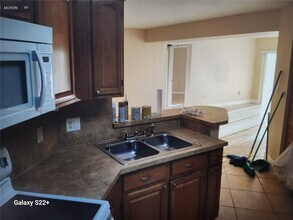 6284 NW 186th St in Hialeah, FL - Building Photo - Building Photo