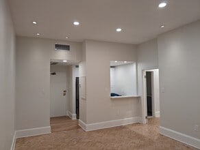 1851 Columbia Rd NW, Unit 102 in Washington, DC - Foto de edificio - Building Photo