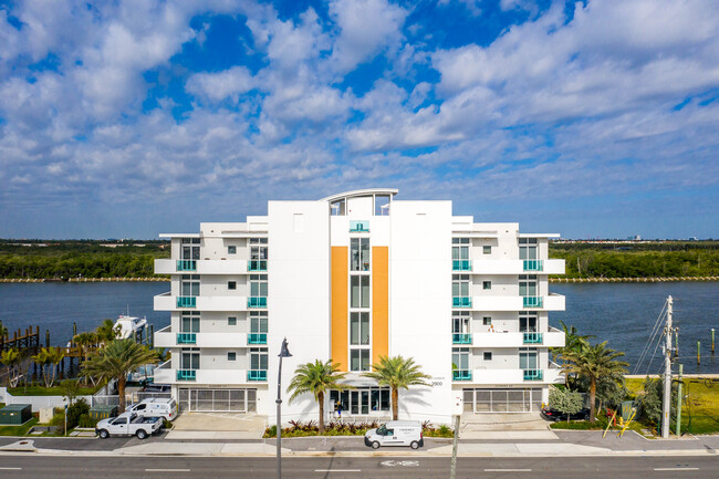 Sky Harbor Condominiums in Hollywood, FL - Building Photo - Building Photo