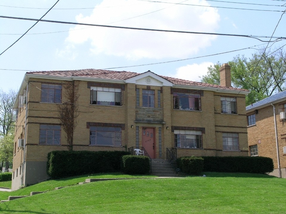 2763 W North Bend Rd in Cincinnati, OH - Foto de edificio