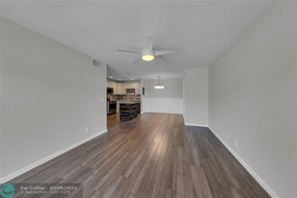 160 Cypress Club Dr in Pompano Beach, FL - Building Photo - Building Photo