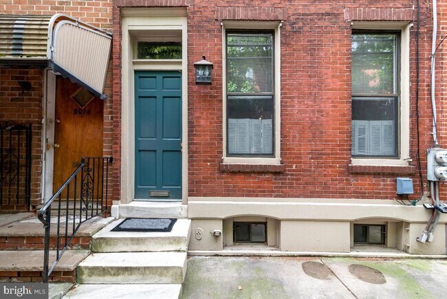 2016 Bainbridge St in Philadelphia, PA - Building Photo - Building Photo