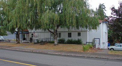 1901 Front St NE in Salem, OR - Foto de edificio - Building Photo