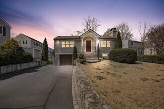 43 Summer St in New Canaan, CT - Building Photo - Building Photo