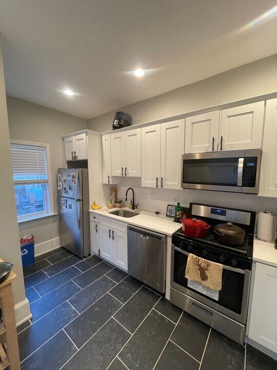 933 S St Bernard St in Philadelphia, PA - Building Photo