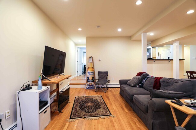 1870 Commonwealth Ave, Unit 3 in Boston, MA - Building Photo - Building Photo