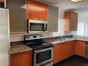 5588 NW 102nd Ct in Doral, FL - Building Photo - Building Photo