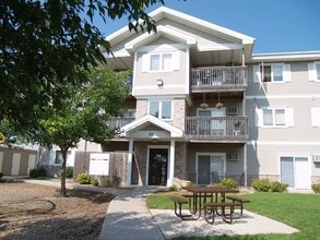 Oak Crossing in Grimes, IA - Foto de edificio - Building Photo
