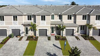 1381 SE 7th Ter in Homestead, FL - Building Photo