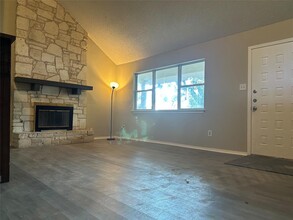 8202 Alcorn Cir in Austin, TX - Building Photo - Building Photo