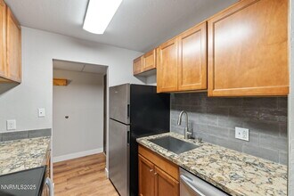 2955 Lakeside Dr in Reno, NV - Building Photo - Building Photo