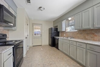 8900 Shadow Bluff Ave in Denham Springs, LA - Building Photo - Building Photo
