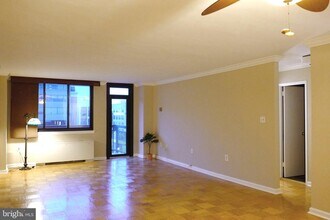 801 N Pitt St in Alexandria, VA - Building Photo - Building Photo