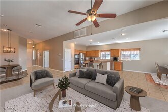 11135 River Hills Ln in Las Vegas, NV - Building Photo - Building Photo
