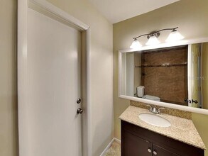 8 Caswell Dr in Orlando, FL - Building Photo - Building Photo