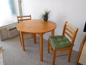 445 Seaside Ave, Unit 41st floor in Honolulu, HI - Foto de edificio - Building Photo