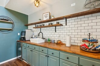 Terrace Oaks in Greensboro, NC - Foto de edificio - Building Photo