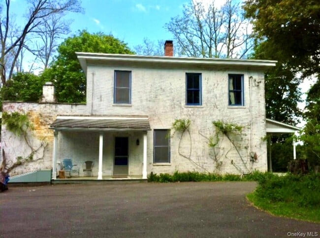 property at 225 Barrytown Rd
