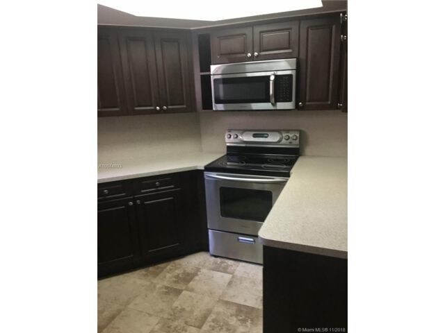 8353 Lake Dr-Unit -201A in Doral, FL - Building Photo