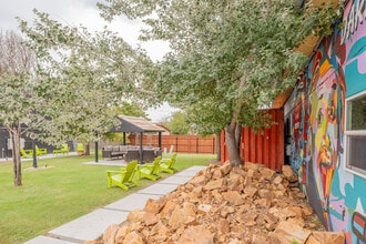 67th Suites in Lawton, OK - Foto de edificio - Building Photo