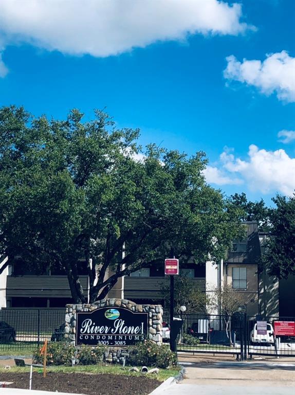 3005 Walnut Bend Ln in Houston, TX - Building Photo - Building Photo