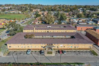 Lindenwood Court Apartments in Omaha, NE - Foto de edificio - Primary Photo