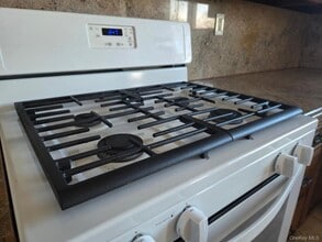 68 Kirkwood Rd in Sands Point, NY - Building Photo - Building Photo