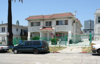 2833 Leeward Ave in Los Angeles, CA - Building Photo - Building Photo