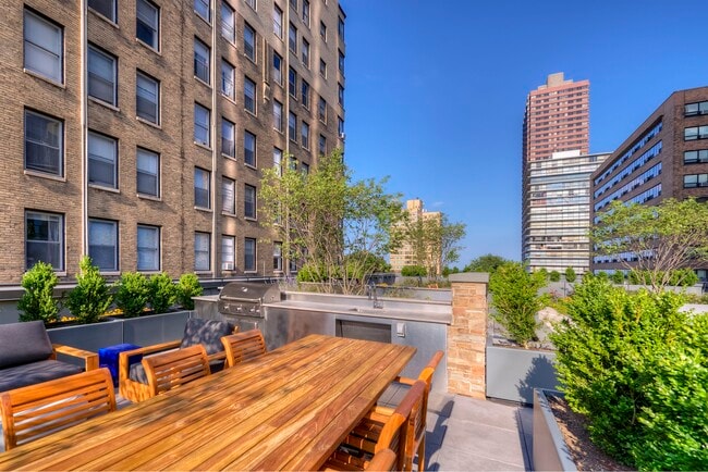 2950 North Sheridan in Chicago, IL - Foto de edificio - Building Photo