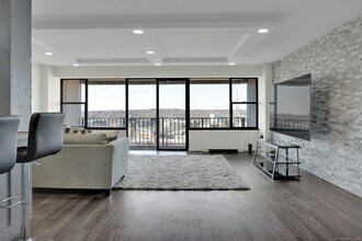 44 Strawberry Hill Ave in Stamford, CT - Building Photo - Building Photo