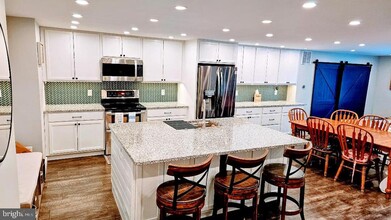 18 Hopton Ct in Sterling, VA - Building Photo - Building Photo