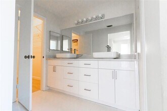 8197 Royal Palm Ct in Tamarac, FL - Building Photo - Building Photo
