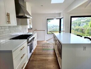 263 Glen Dr in Sausalito, CA - Foto de edificio - Building Photo