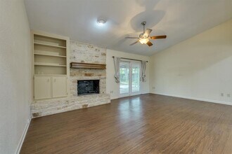 10421 Broken Shoe Trail in Austin, TX - Building Photo - Building Photo