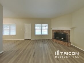 10512 Fossil Hill Dr in Fort Worth, TX - Building Photo - Building Photo