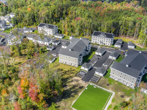 North Village Apartments in Scarborough, ME - Foto de edificio - Building Photo