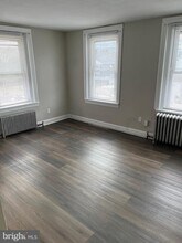 137 W 2nd Ave-Unit -2ND FL in Conshohocken, PA - Foto de edificio - Building Photo