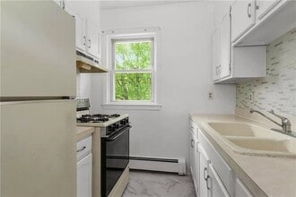 160 Papineau Ave in Woonsocket, RI - Building Photo - Building Photo