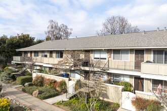 Los Gatos Gardens in Los Gatos, CA - Foto de edificio - Building Photo