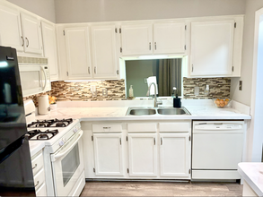 421 Woodview Ln in Hampton, VA - Building Photo - Building Photo