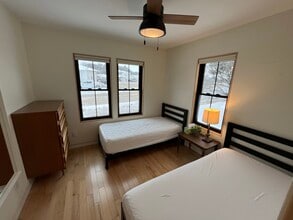 802 Heivly St in Decorah, IA - Building Photo - Building Photo