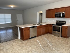 2429 Sebright Ave in Springdale, AR - Foto de edificio - Building Photo
