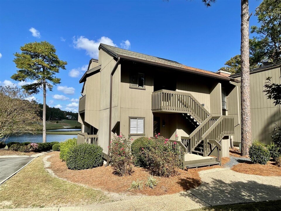 1175 St Andrews Dr in Pinehurst, NC - Building Photo