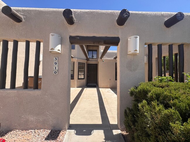 3910 Wild Hollow Ct in Las Cruces, NM - Building Photo - Building Photo