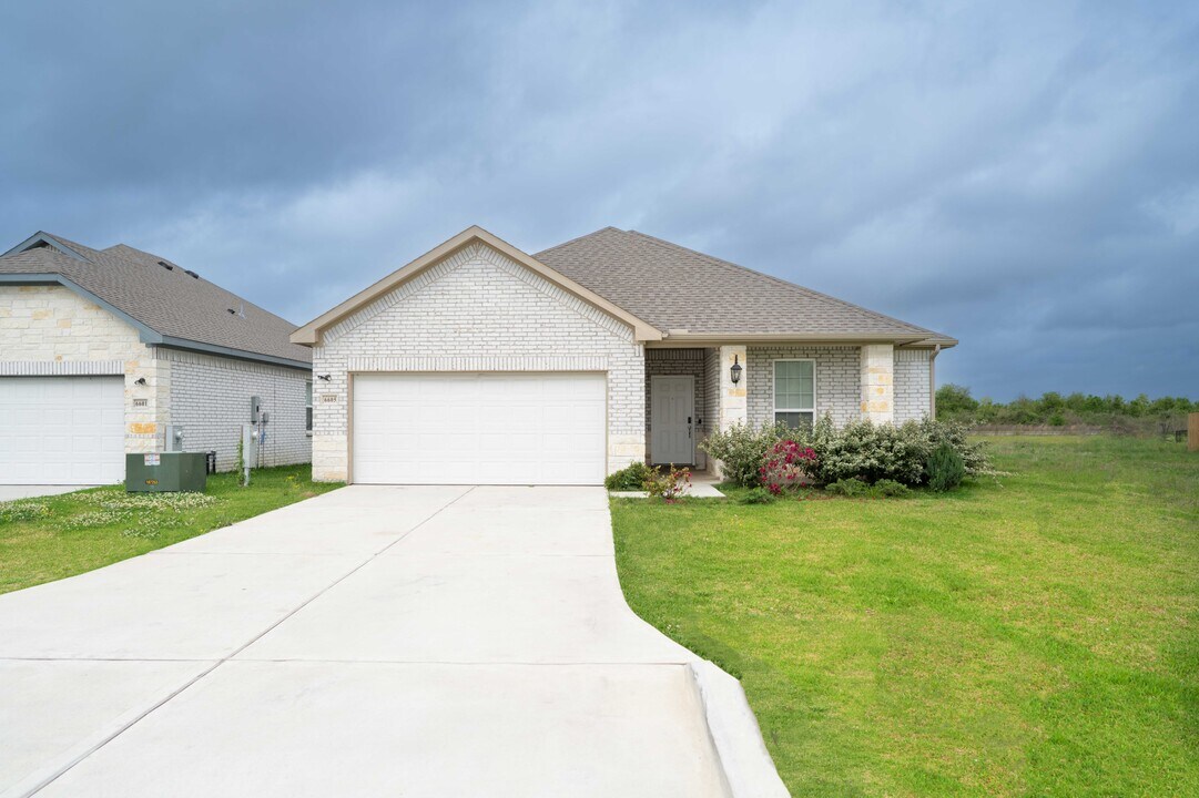 6605 Road 5503 Rd in Cleveland, TX - Building Photo